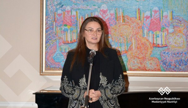 Qənirə Paşayeva “Unudulmaz faciə” adlı sərginin açılışında çıxış edib