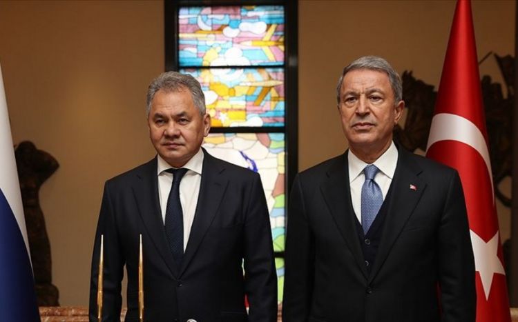 Hulusi Akar Sergey Şoyqu ilə danışıb