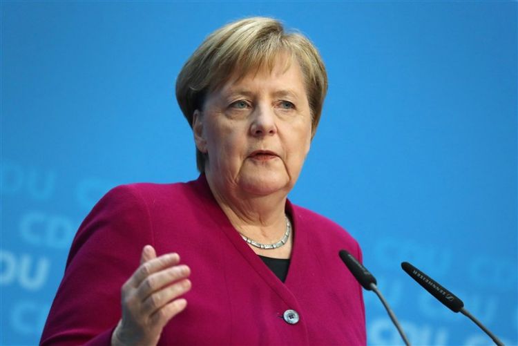 Angela Merkel vətəndaşlardan üzr istədi