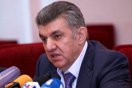 Rusiya ermənilərinin lideri Paşinyana meydan oxudu