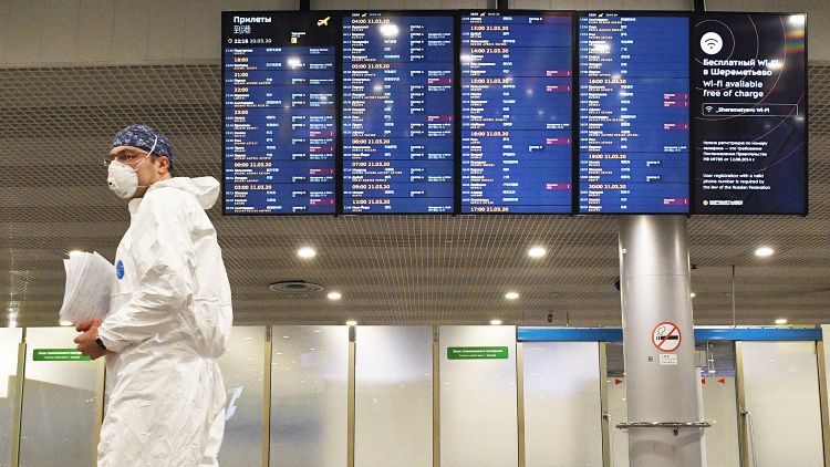 Tokio aeroportunda karantində olan qadın öldü