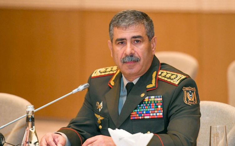 Müdafiə naziri qoşun komandanlarına yeni  göstəriş verib