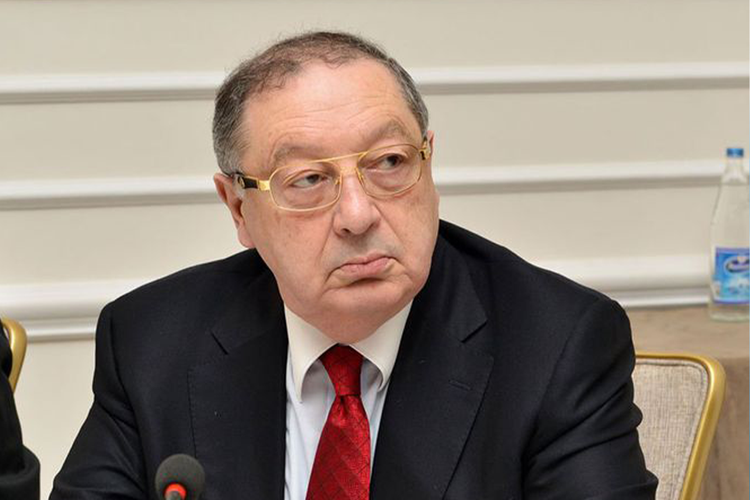 Prezident Cəmil Əliyevi təltif etdi