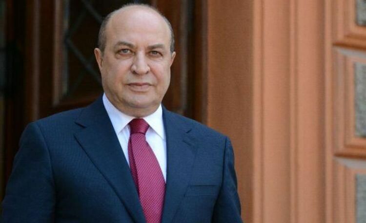 Eldar Həsənovun ayaqları tutuldu