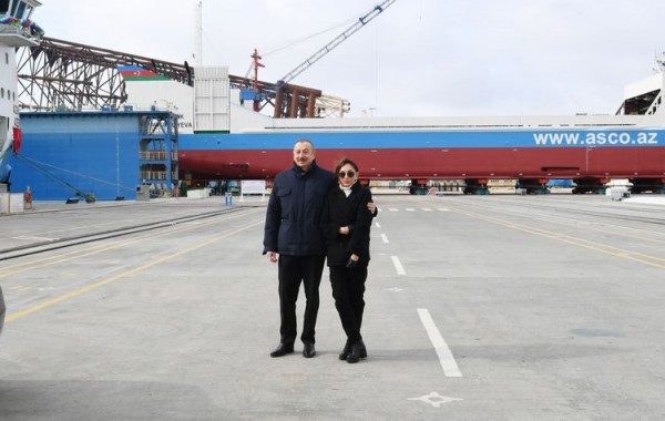 Prezident və birinci xanım “Akademik Zərifə Əliyeva” gəmisinin suya salınma mərasimində -FOTO