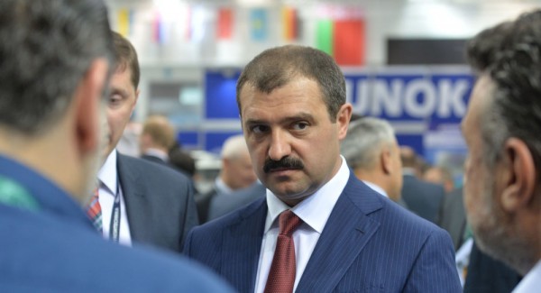 Lukaşenko oğlunu vəzifəsindən azad etdi