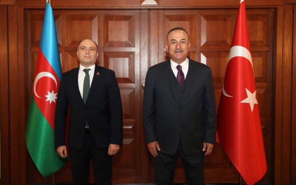Mövlud Çavuşoğlu Anar Kərimov ilə görüşüb