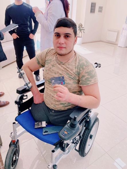 Qazi Camal Alxasova təqaüd kartı təqdim edilib - FOTO