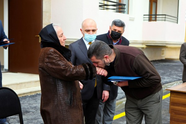 Şəhid ailələri və müharibə əlillərinə daha 30 mənzil təqdim edildi - FOTO