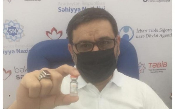 Hacı Şahin koronavirusa qarşı peyvənd vurdurdu - FOTO