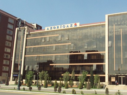 Qazi və şəhid ailələrinin evlərinə qaz verilib