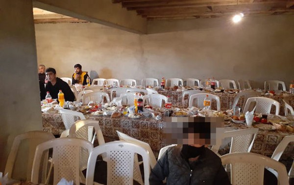 Qonşusunun evində oğluna toy etdi, polis gəldi
