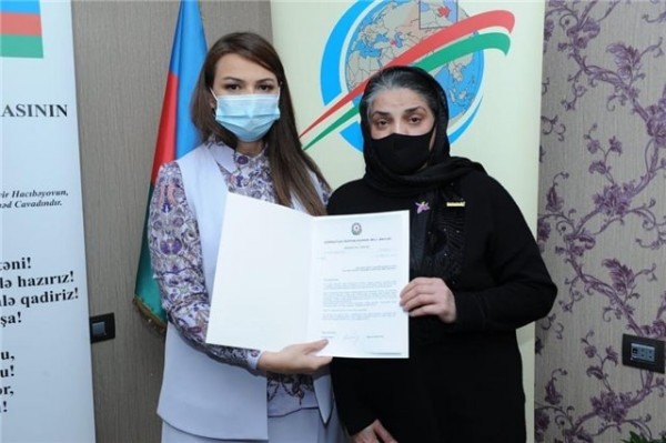 Qənirə Paşayeva şəhid Vüsal Məmmədovun anası ilə görüşüb