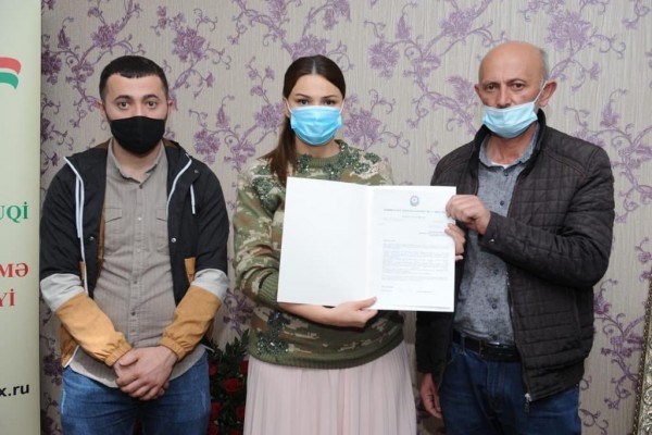 Qənirə Paşayeva şəhid Zaur Ələsgərlinin ailəsi ilə görüşüb