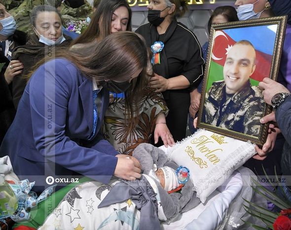 Şəhid kapitanın həyat yoldaşı: “Nurlan oğlunu mənə hədiyyə etdi” - FOTO