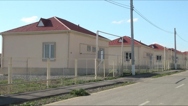 Füzuli rayonunda məcburi köçkünlərə yeni evlər verilib