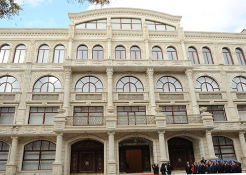 İstefa verən yüksək vəzifəli şəxslər haqda maraqlı məlumatlar