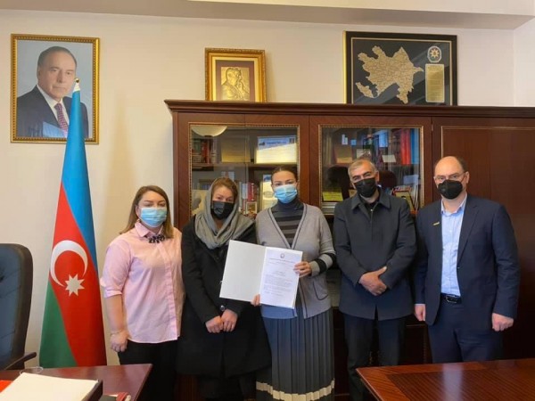 Qənirə Paşayeva şəhid Əli Rzalının valideynləri ilə görüşüb