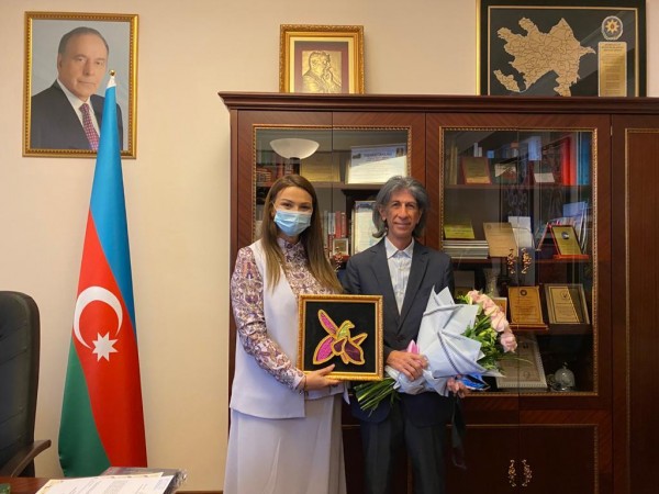 Qənirə Paşayeva Əməkdar rəssam Tahir Məmmədovla görüşüb