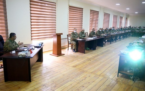 Zakir Həsənov təlimlərin gedişi barədə məruzələri dinləyib