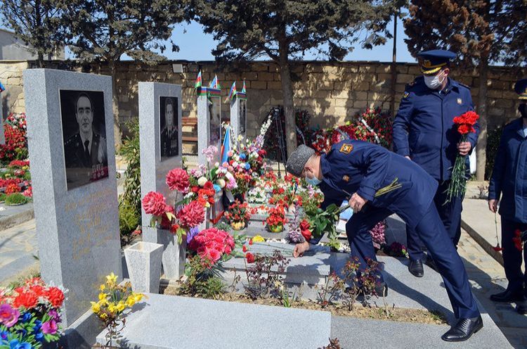 Aprel şəhidlərinin məzarları ziyarət olunub -  FOTO - VİDEO