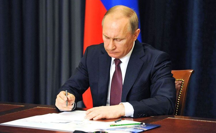 Putin özüylə bağlı bu qanunu imzaladı