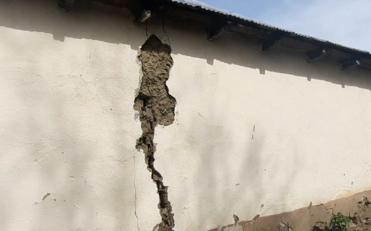 Lerikdə torpaq sürüşməsi:  sakinlər çadrlara yerləşdirilir - VİDEO Lerikdə torpaq sürüşməsi:  sakinlər çadrlara yerləşdirilir - VİDEO