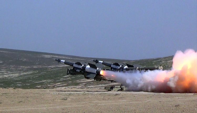Zenit-Raket Qoşunlarında döyüş atışlı təlimlər keçirilib -  VİDEO Zenit-Raket Qoşunlarında döyüş atışlı təlimlər keçirilib -  VİDEO