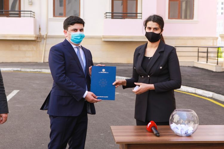 40 şəhid ailəsi və Qarabağ müharibəsi əlilinə mənzillər təqdim olundu -  FOTO