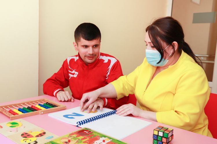 Görmə imkanı məhdud şəxslərin reabilitasiyası tədbirləri davam etdirilir Görmə imkanı məhdud şəxslərin reabilitasiyası tədbirləri davam etdirilir