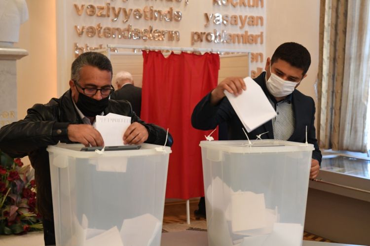 Dövlət Komitəsi yanında İctimai Şuraya seçkilər keçirilib -  FOTO