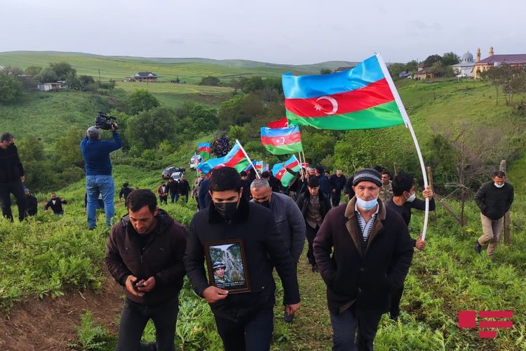 Vətən müharibəsində şəhid olmuş hərbçi dəfn olunub - FOTO