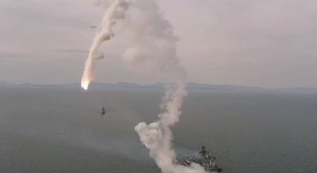Rusiyada uğursuz hərbi sınaq: Raket buraxıldığı gəminin yanına düşdü -  VİDEO Rusiyada uğursuz hərbi sınaq: Raket buraxıldığı gəminin yanına düşdü -  VİDEO