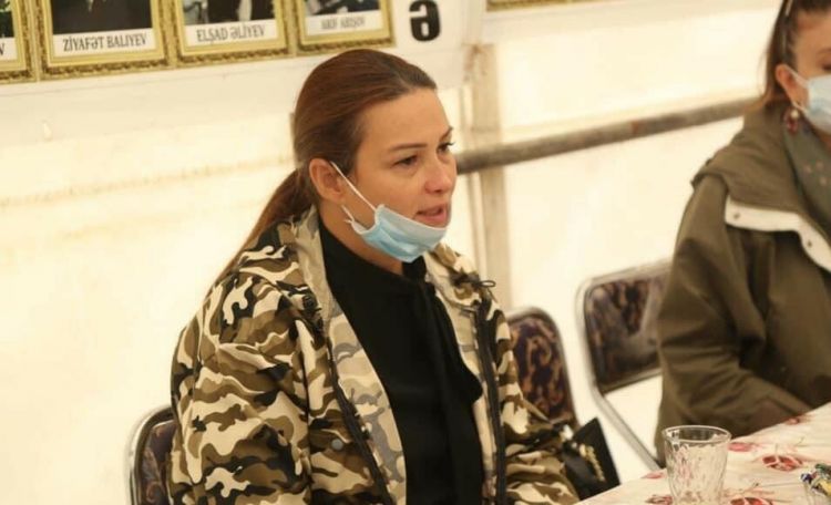 Millət vəkili şəhid snayperin anası ilə görüşdü