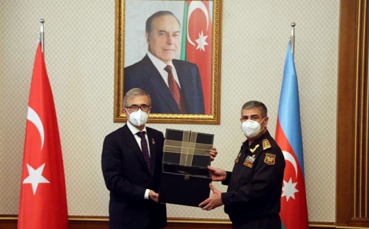 Zakir Həsənov Türkiyə müdafiə sənayesini təmsil edən nümayəndə heyəti ilə görüşüb -  FOTO