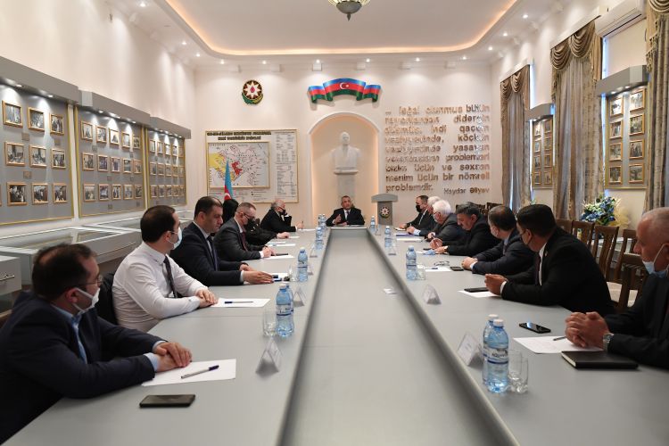 Dövlət Komitəsində İctimai Şuranın yeni seçilmiş üzvləri ilə görüş olub Dövlət Komitəsində İctimai Şuranın yeni seçilmiş üzvləri ilə görüş olub