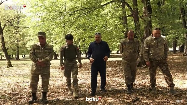 Laçına birinci girib, oğlu ilə birlikdə minaya düşən komandir - VİDEO
