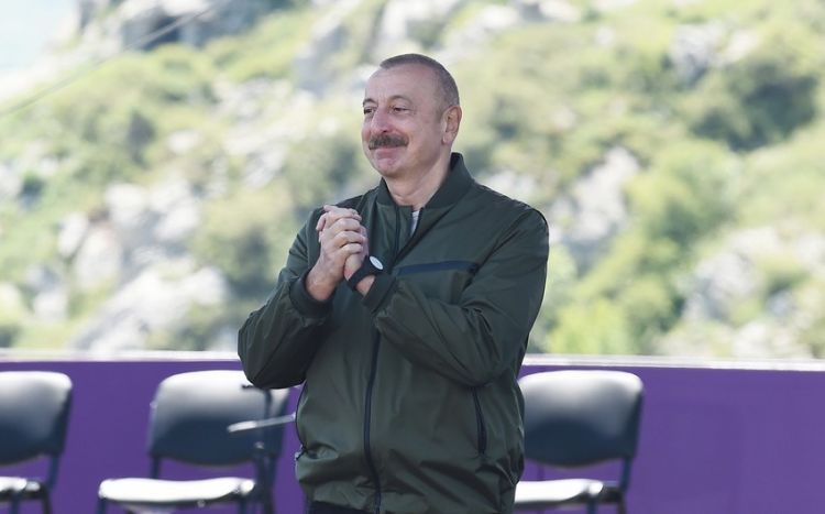 Bir çox hallarda ölkədə gedən prosesləri jurnalistlərdən eşidirəm