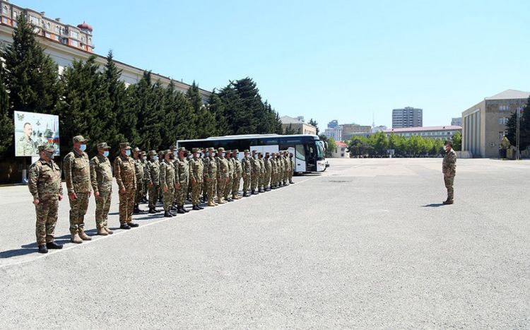 Azərbaycan Ordusunun şəxsi heyəti təlim bölgəsinə yola düşüb