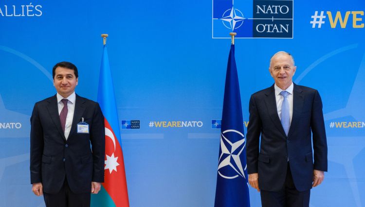 Hikmət Hacıyev NATO rəsmisilə görüşdü -  FOTO