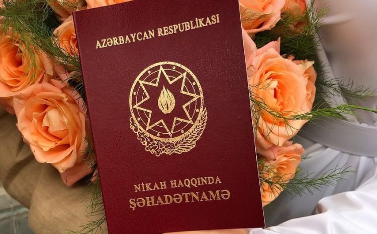 Bakıda bu gün evlənən cütlük nikah şəhadətnaməsini itirdi -  FOTO 