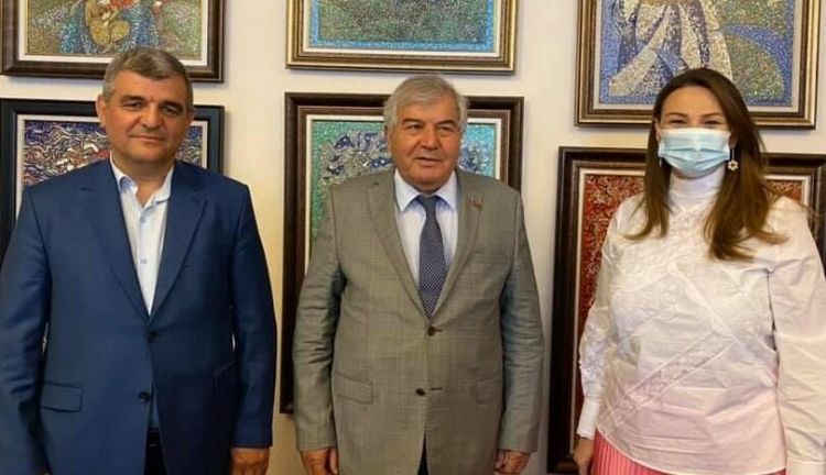 Millət vəkilləri Sabir Rüstəmxanlını təbrik etdi
