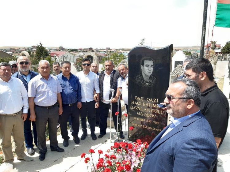 Baş qazinin məzarı ziyarət edildi -  gənc qaziyə üzvlük vəsiqə verildi - FOTO