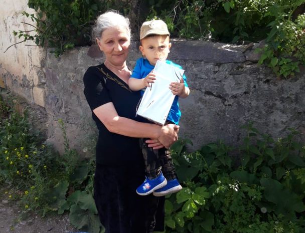 Daşkəsəndə polis əməkdaşları şəhid övladlarına bayram sovqatları aparıb -  FOTO