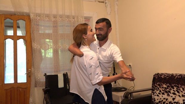Qarabağ qazisinin xanımı:  “Onu heç kimə etibar etməyib qucağımda gəzdirirəm” - VİDEO