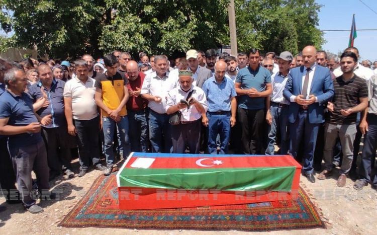 Kəlbəcərdə minaya düşərək həlak olan məmur dəfn olunub -  FOTO