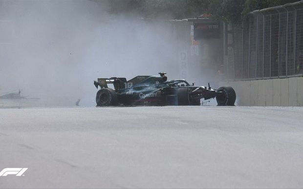 Formula 1-də təhlükəli qəza: Tibbi maşın trassa daxil oldu -  FOTO