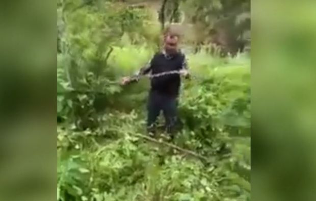 Doğma şəhərinə dönən Şuşa sakini höntürkü ilə ağladı -  VİDEO