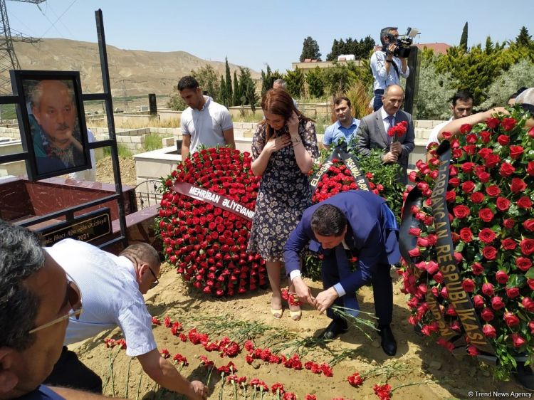 Xalq artisti Ramiz Əzizbəyli dəfn olunub -  FOTO