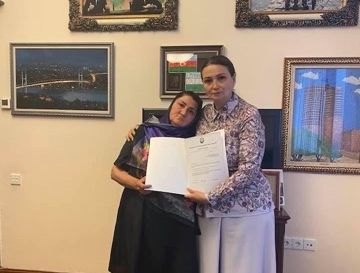Qənirə Paşayeva şəhid Vüqar Babayevin anası ilə görüşüb 